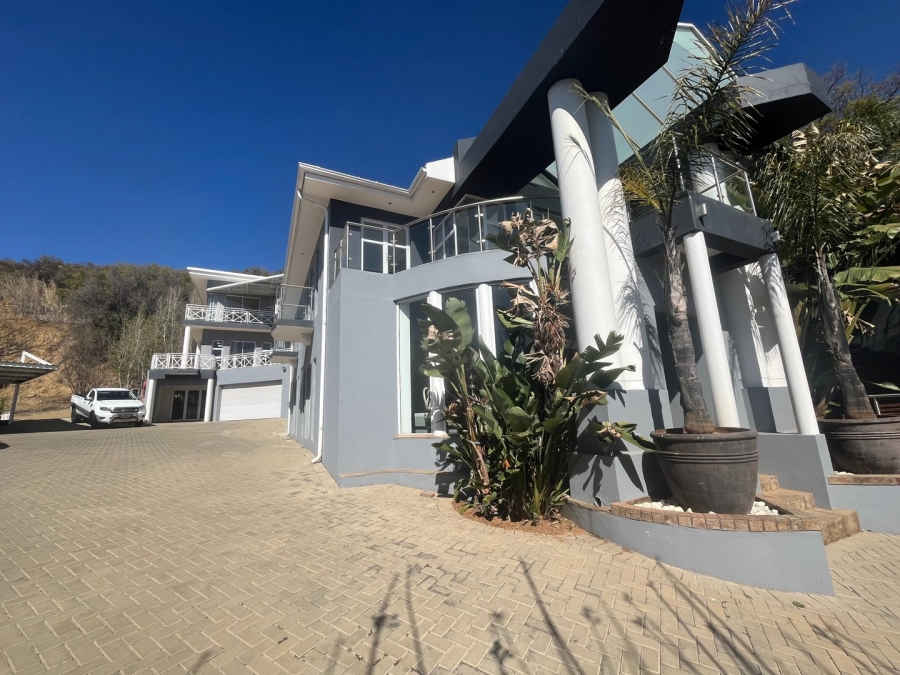 8 Bedroom Property for Sale in Waverley Free State